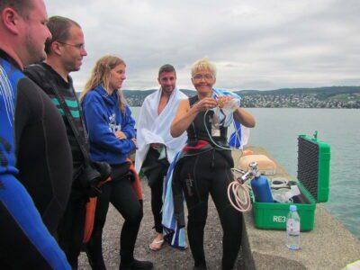 Demonstration es Notfall-Beatmungsgerät beim Rescue Diver